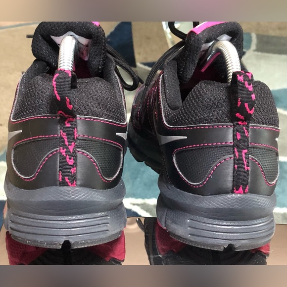 Nike Shoes - Picture 7 of 9